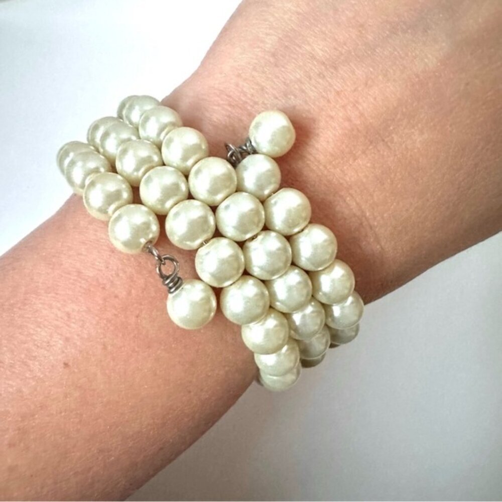 Handmade White Faux Pearl Beaded Memory Wire Bracelet - Picture 2 of 5